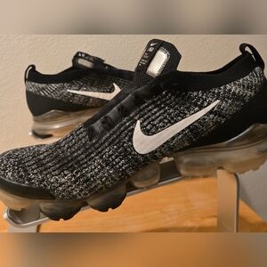 Nike Air VaporMax Flyknit Oreo Men 10US AJ6900-002 2019 Running Shoes